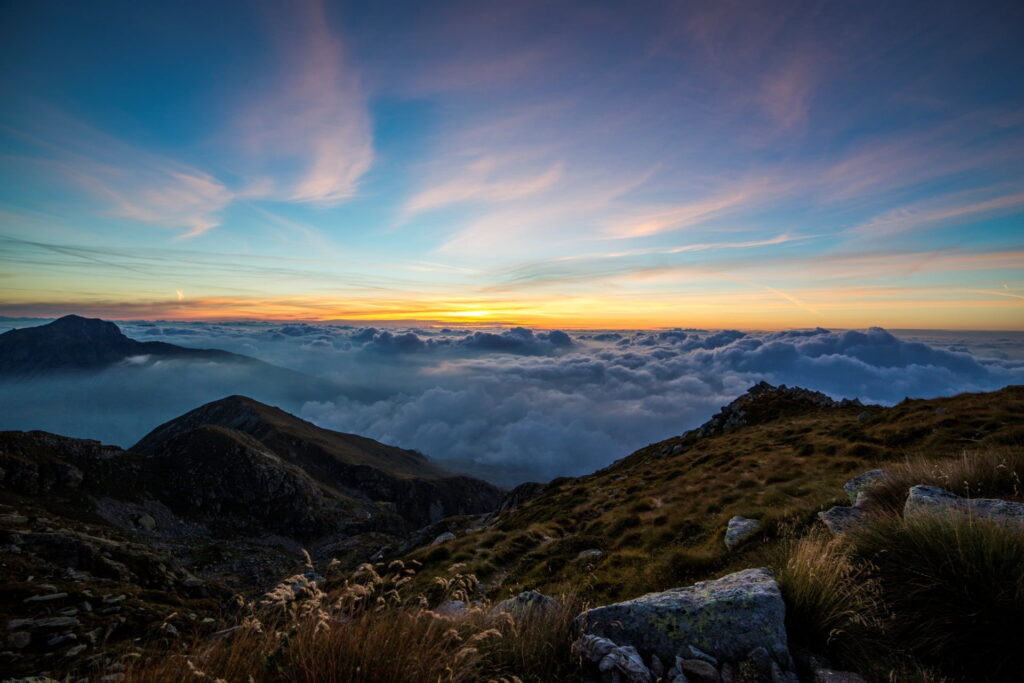 Clouds-Grass-Hills